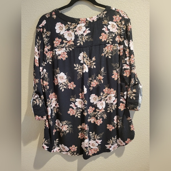 Beautiful torrid blouse - Picture 2 of 4